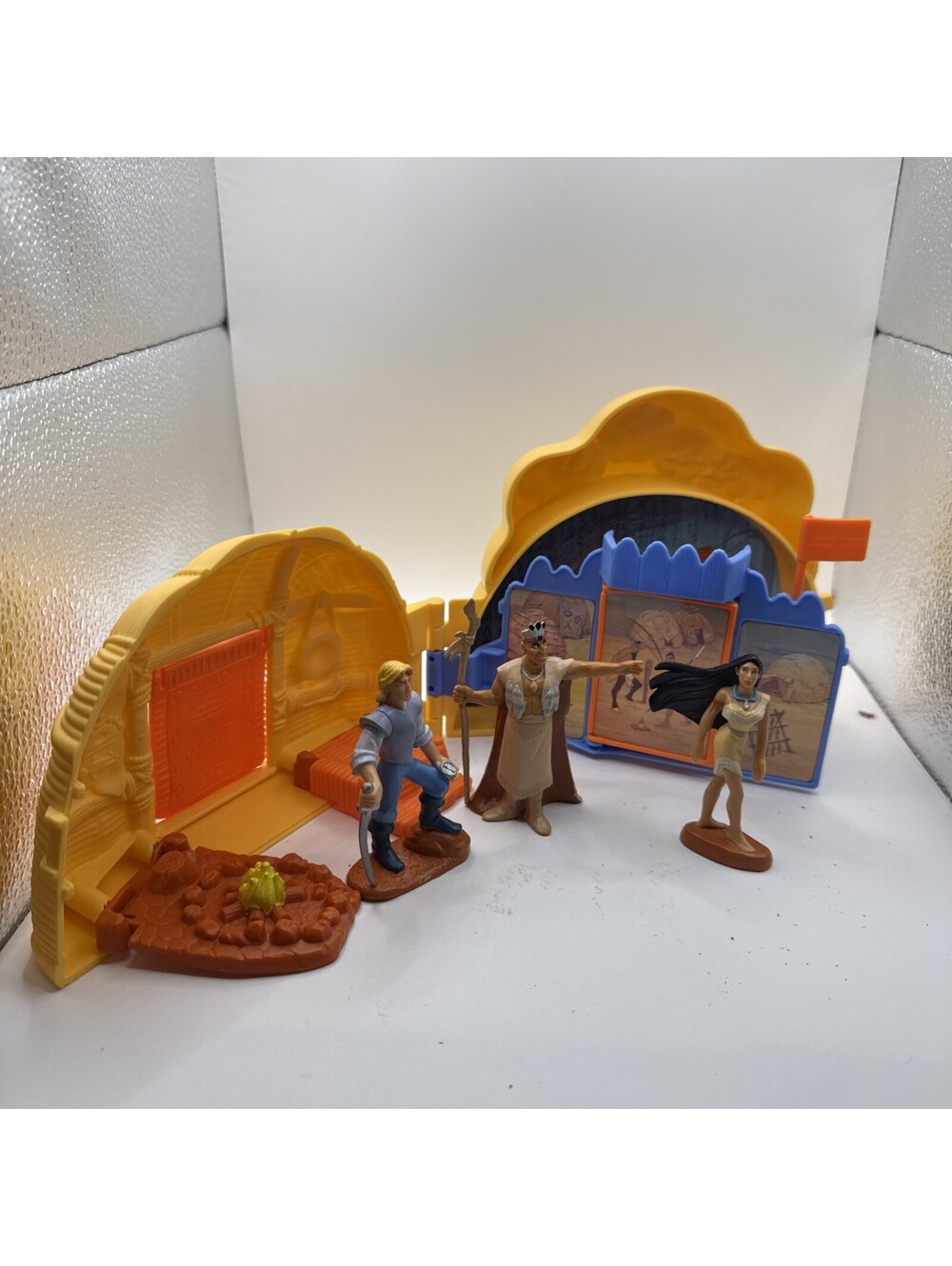 VTG Disney Pocahontas Once Upon A Time Playset Mattel - 3 Figures